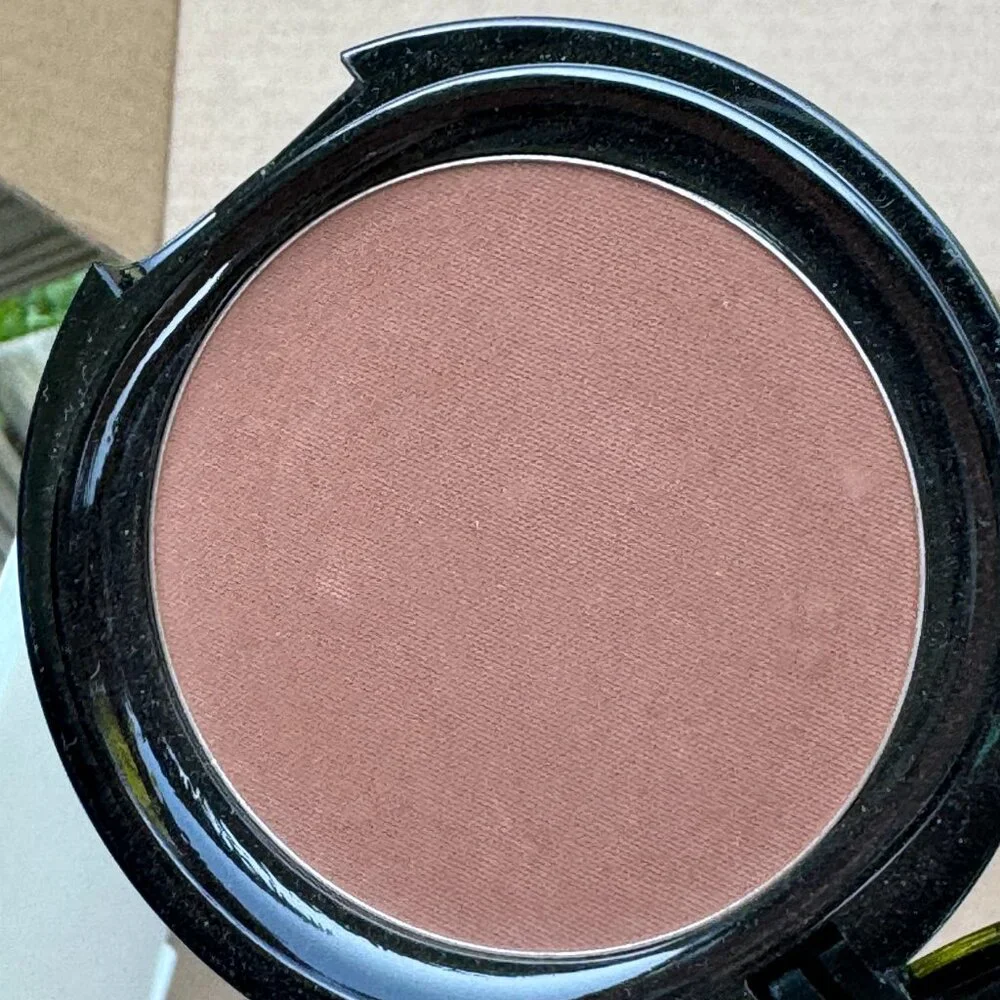 OSP Cosmetics Photochromatic Pressed Powder in Cocoa Bean